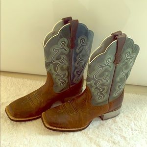Ariat women’s cowgirl boots